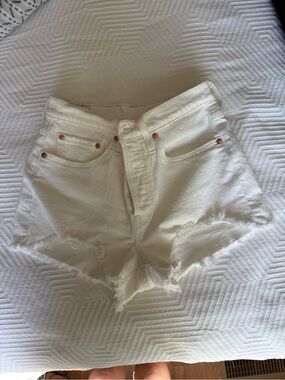 Levi’s 501 White Distressed Denim Shorts W26